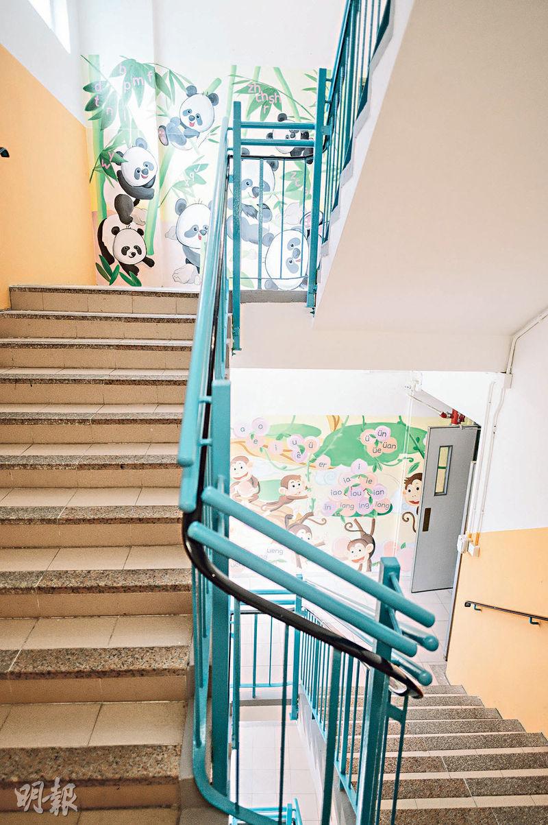 環境學習：樓梯壁畫 都是學習素材