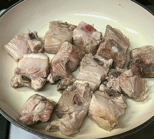 簡易廚房：豬𦟌湯+糖醋排骨 滋潤開胃