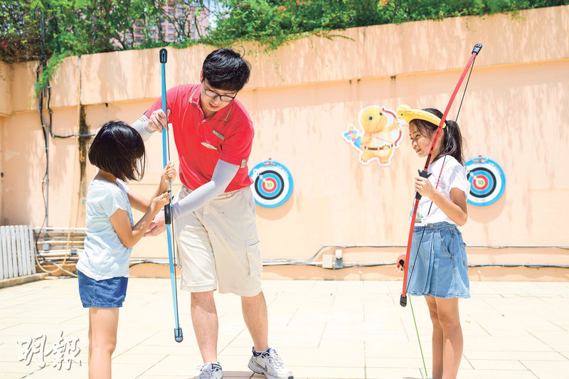 好去處：挑戰射箭  高球  賽車  入住夏日競技場  奶龍陪你揮汗水